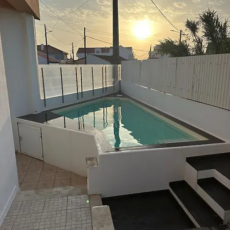 House With Pool And 4 Bedrooms Prázdninový dům *